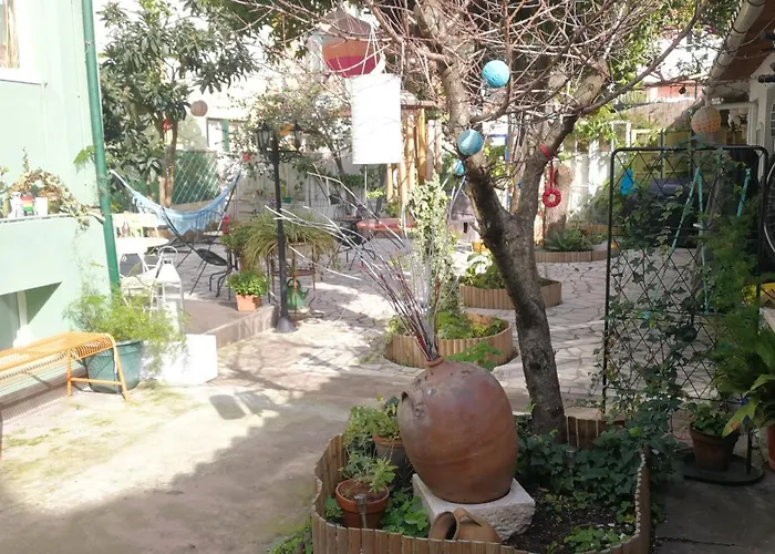Lxroller Quionga Gardens Guest house